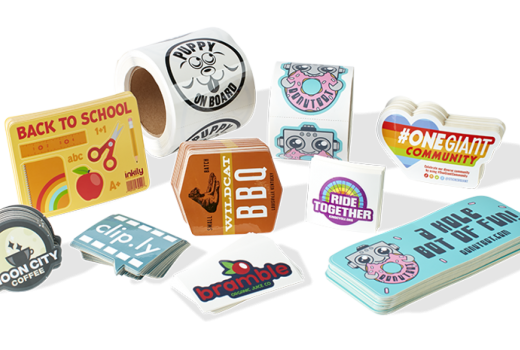 Наклейка на папері чи плівці: що вибрати?